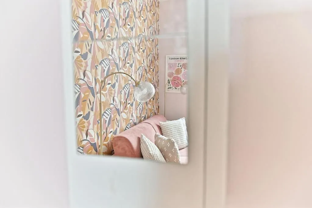 Apartmán Magnifique Neuf Rose 14eme *